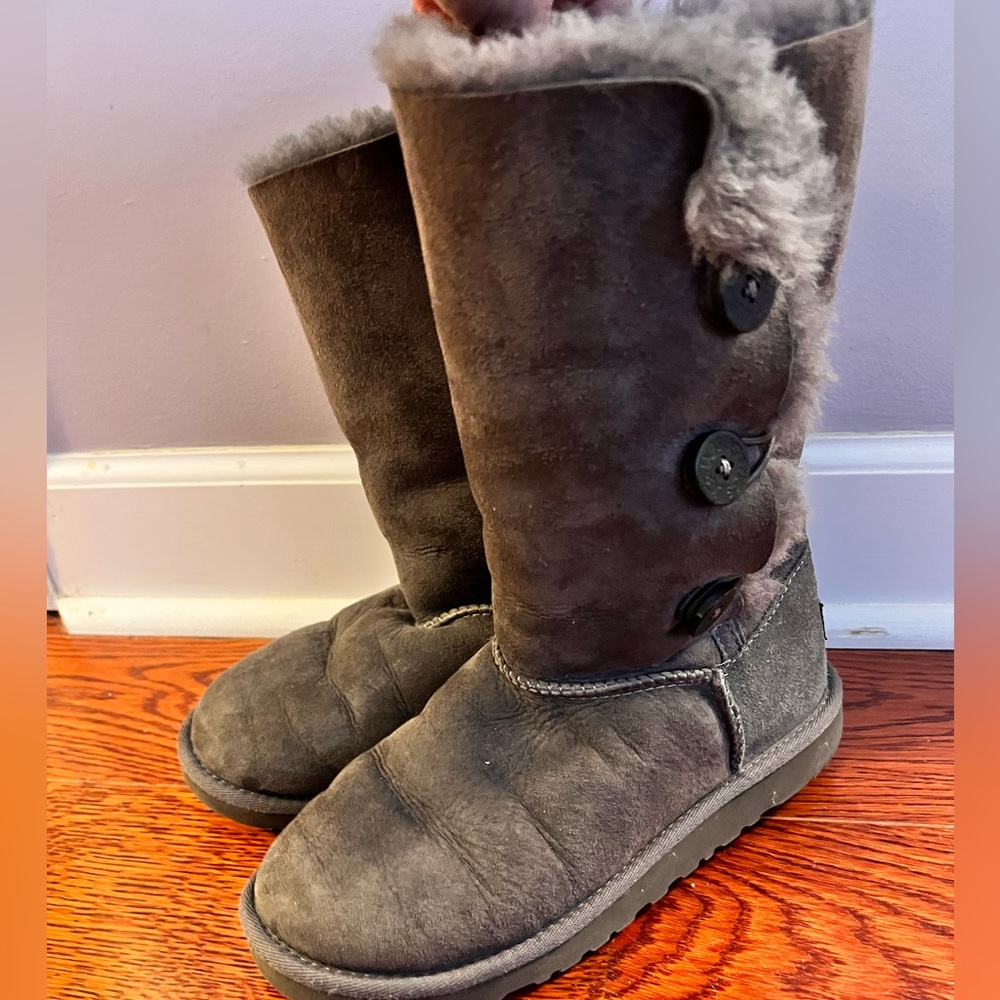 Women’s Uggs Bailey Button Triplet II Tall size 5